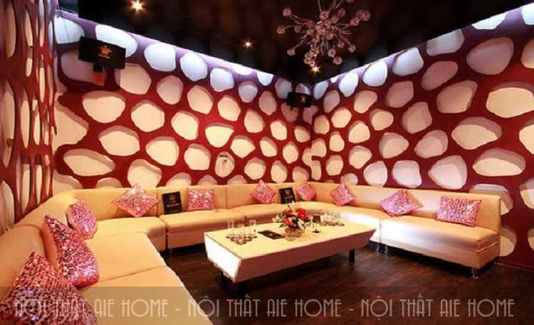 Không gian phòng hát karaoke được thiết kế với màu sắc tươi sáng, trẻ trung