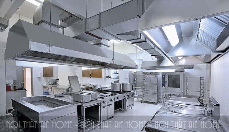 Thiết kế bếp nhà hàng với hệ thống đèn chiếu sáng hiện đại