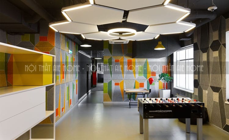Thiết kế nội thất văn phòng với trần văn phòng thiết kế bắt mắt với những hình khối khác nhau