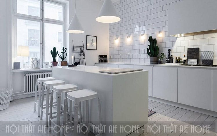 Cửa sổ mang lại nguồn ánh sáng tự nhiên luôn tràn ngập trong thiết kế nội thất bếp chung cư