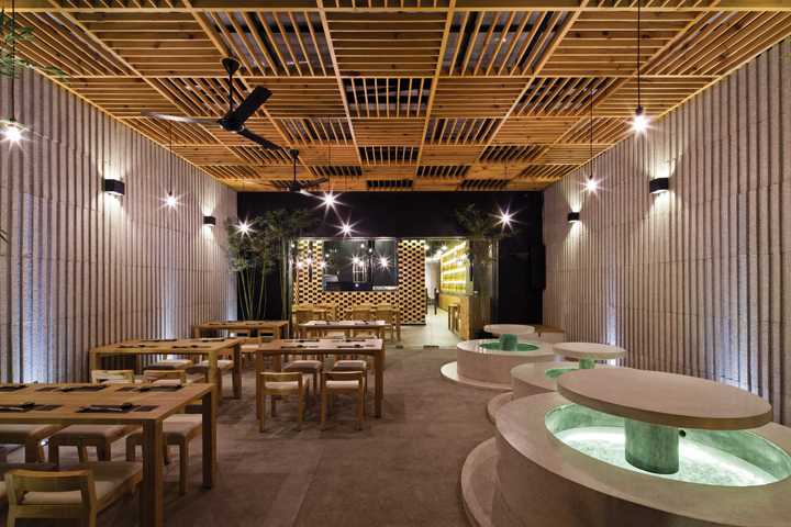 Không gian nhà hàng tận dụng nội thất gỗ nổi bật