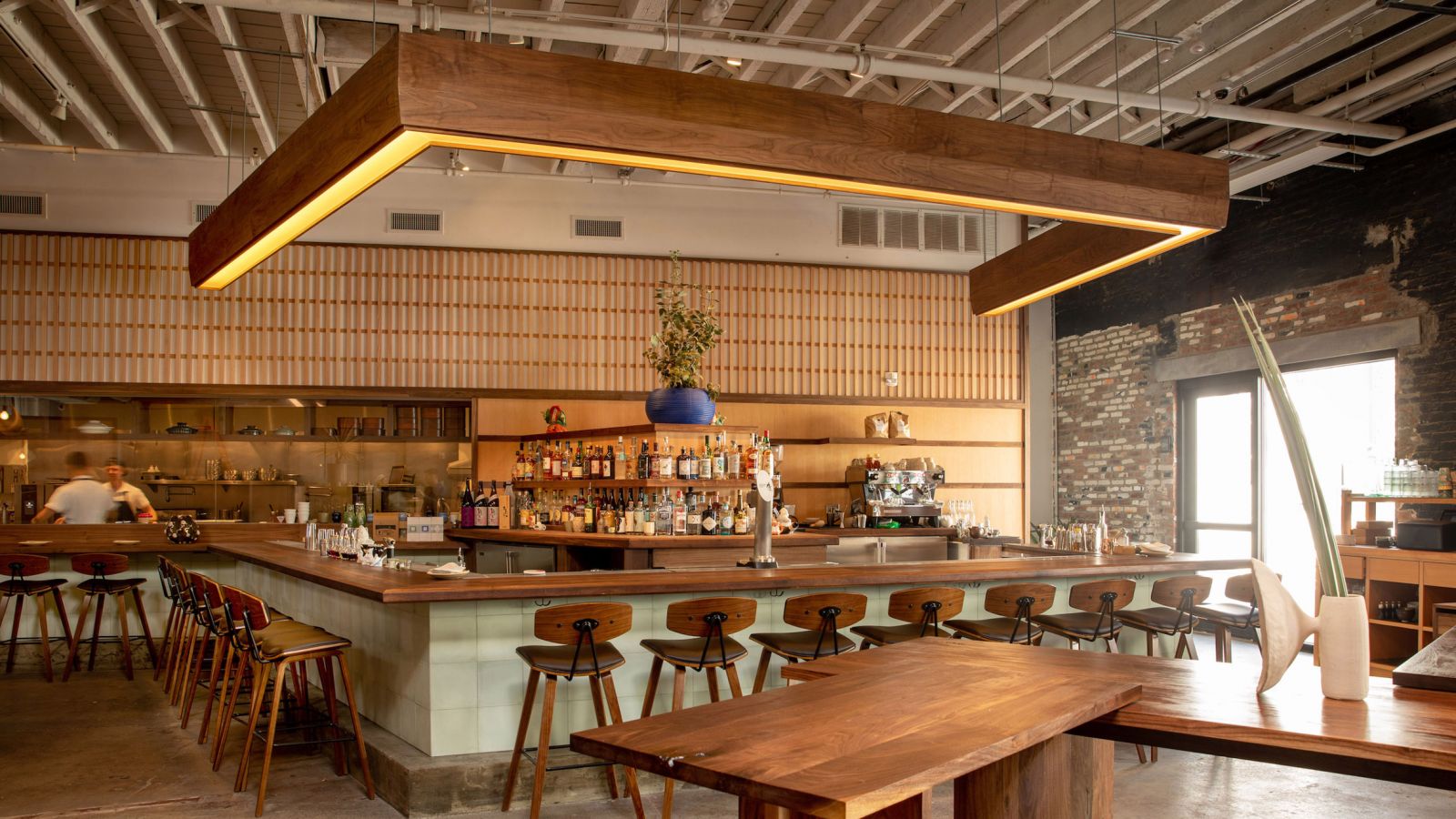 Nhà hàng sử dụng chất liệu gỗ đặc trưng của văn hóa Nhật