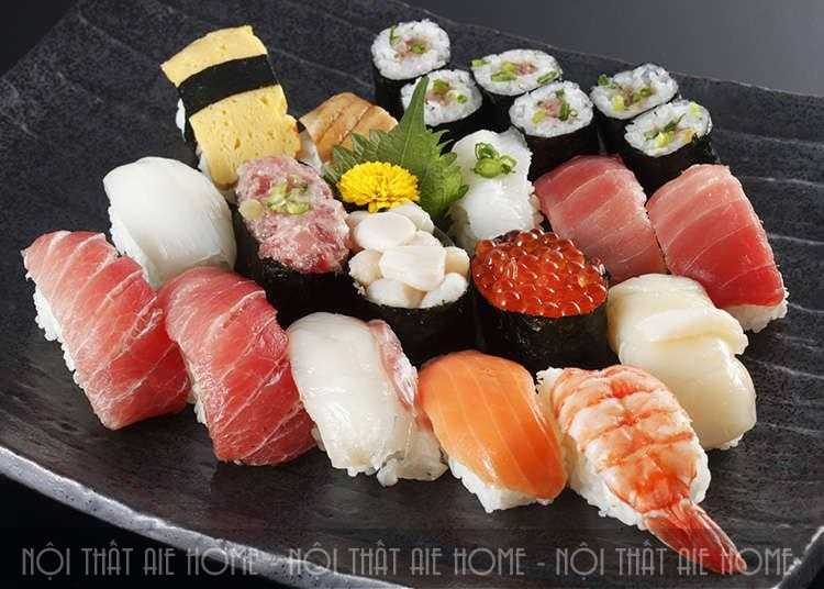 Sushi - món ăn truyền thống và là biểu tượng của Nhật Bản 