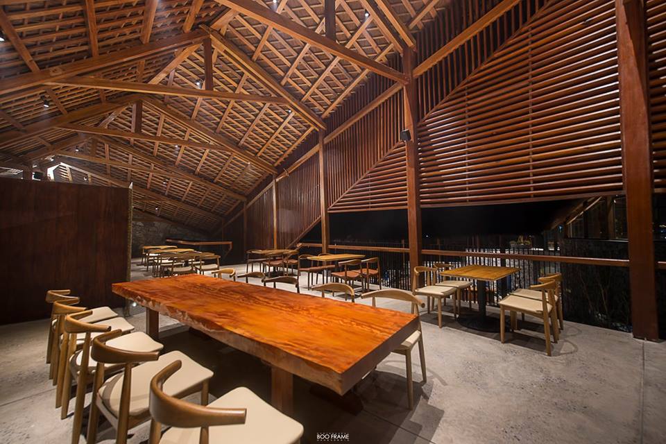 Nhà hàng thiết kế theo phong cách mộc lấy chất liệu gỗ làm chủ đạo