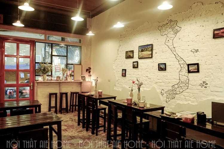 Tường quán cafe có vẽ bản đồ Việt Nam tạo nên sự độc đáo trong thiết kế